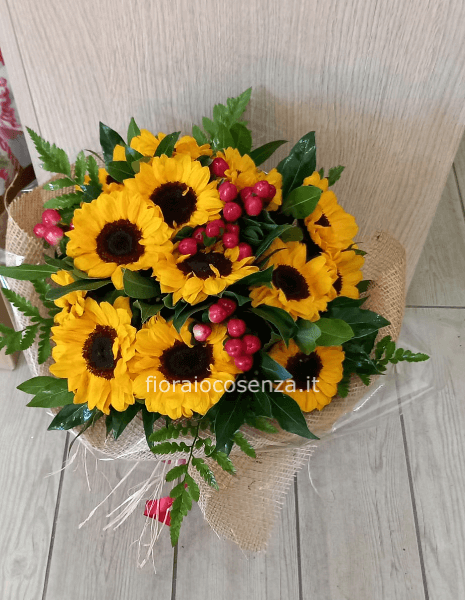 bouquet girasoli e ipericum