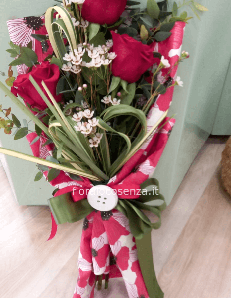 Mazzo tre rose rosse