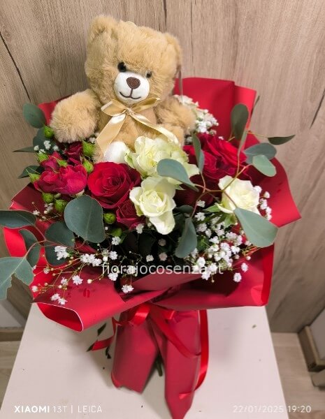 Bouquet di rose con orso