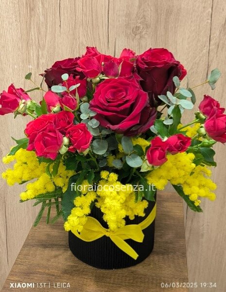 Box nera con rose rosse