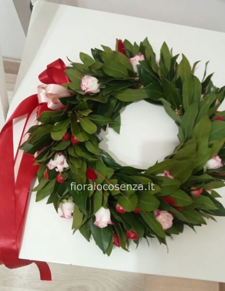 Coroncina laurea con rose spray spighette rosse e iperico 