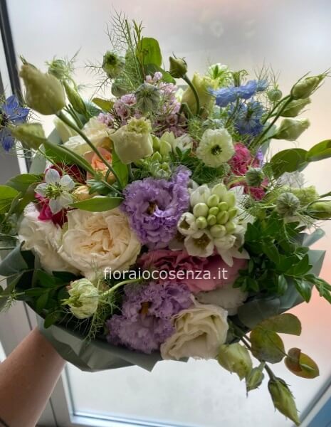 Bouquet misto di colori tenui