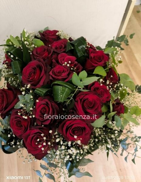 Mazzo 18 rose rosse stelo lungo