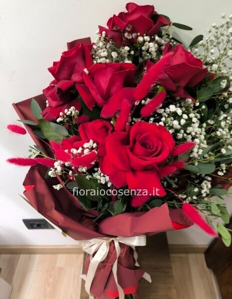 Fascio rose rosse stelo lungo