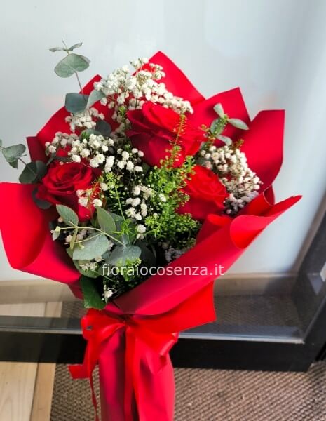 Tre rose rosse