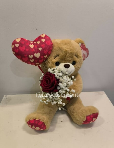 Orsetto con rosa