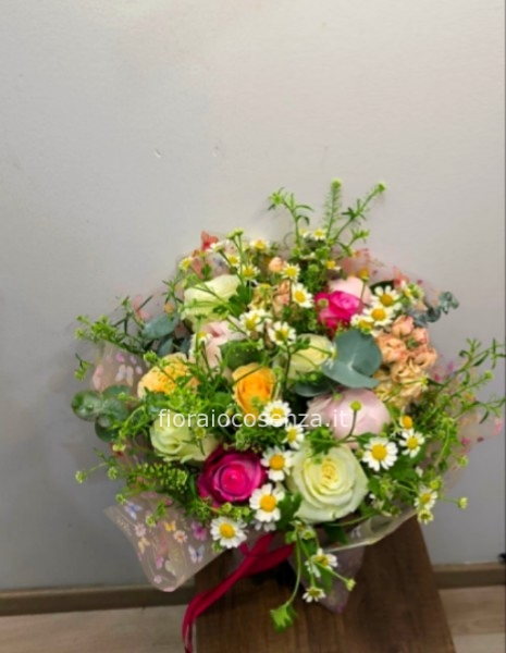Bouquet con peonie e rose